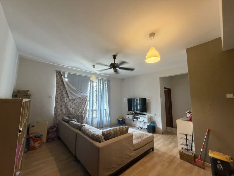 3-storey Terraced House for Sale in Denai Alam (Shah Alam) - Fazie Noor - Living Room - PropertyGuru.com.my