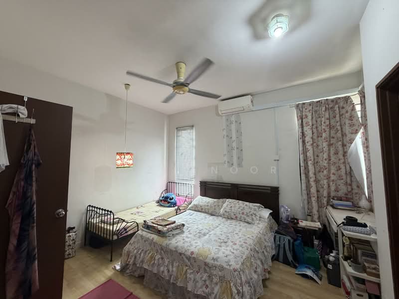3-storey Terraced House for Sale in Denai Alam (Shah Alam) - Fazie Noor - Bedroom - PropertyGuru.com.my