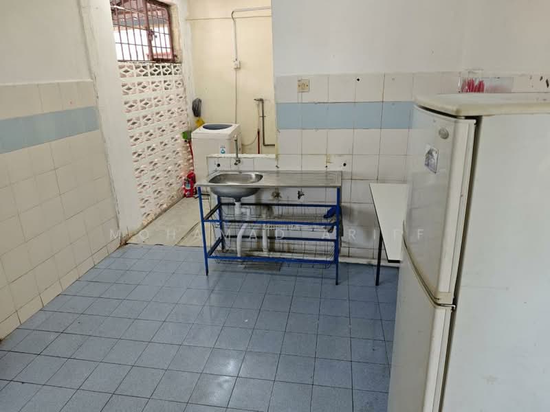 Flat for Rent at Flat PKNS Section 7 - Mohamad Ariff - Kitchen - PropertyGuru.com.my