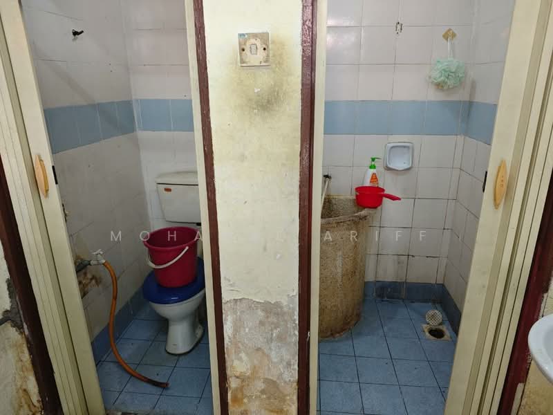 Flat for Rent at Flat PKNS Section 7 - Mohamad Ariff - Bathroom - PropertyGuru.com.my