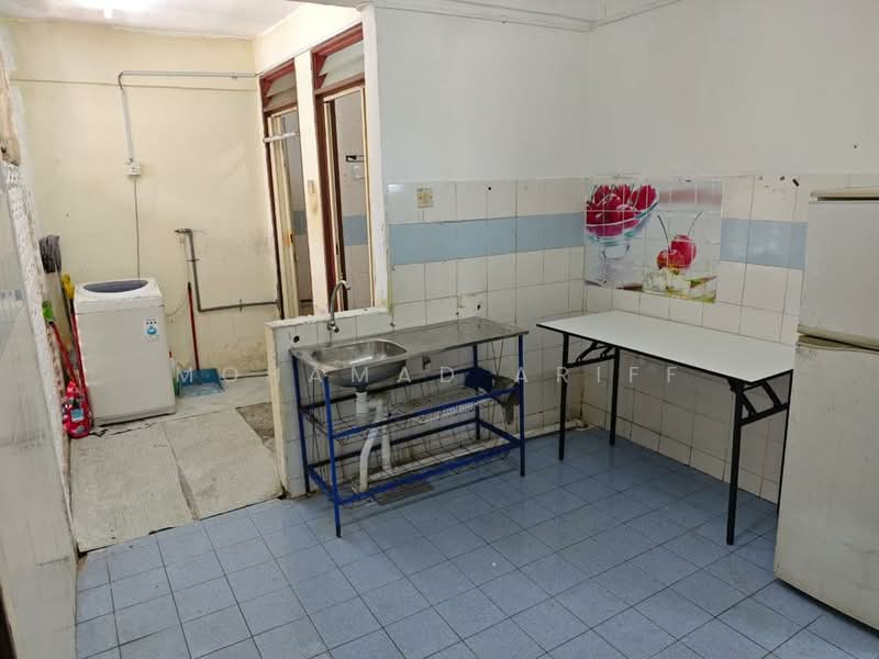Flat for Rent at Flat PKNS Section 7 - Mohamad Ariff - Kitchen - PropertyGuru.com.my