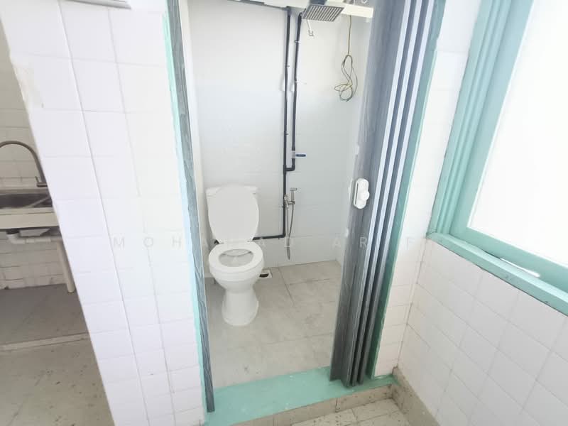 Flat PKNS Seksyen 8 untuk Untuk Disewa - RM 900 /bulan, Feb 2026 - Bathroom - PropertyGuru.com.my