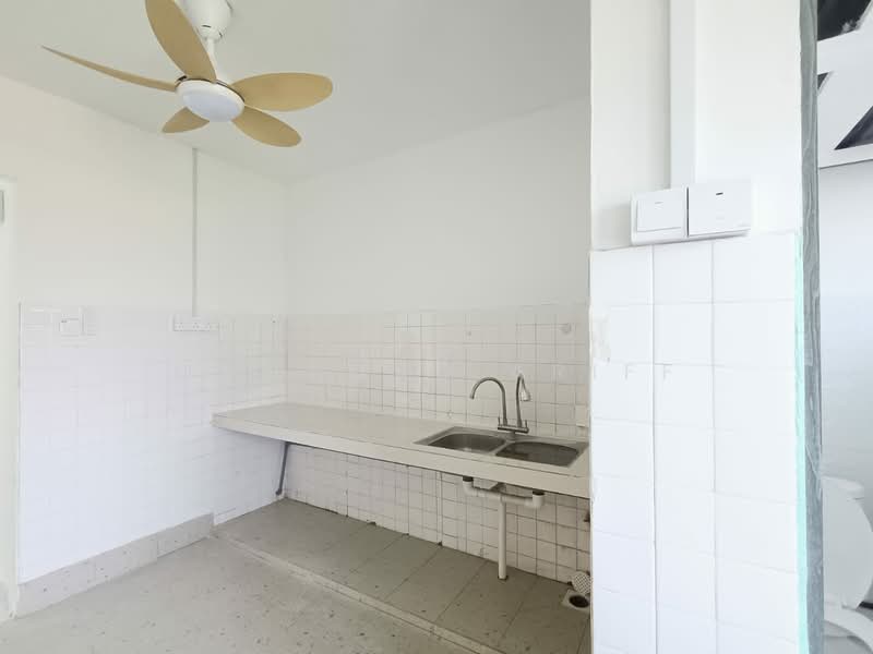 Flat PKNS Seksyen 8 untuk Untuk Disewa - RM 900 /bulan, Feb 2026 - Kitchen - PropertyGuru.com.my