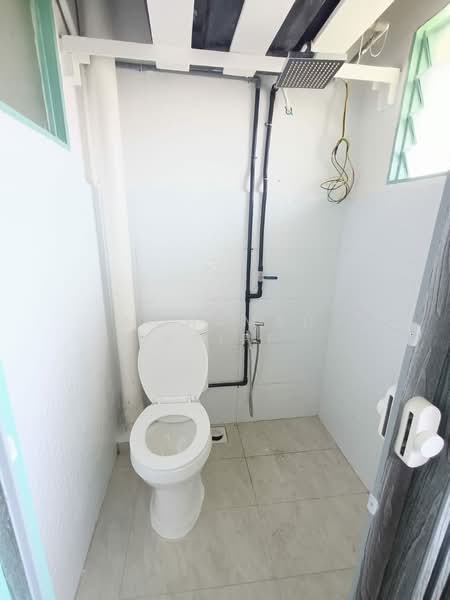 Flat PKNS Seksyen 8 untuk Untuk Disewa - RM 900 /bulan, Feb 2026 - Bathroom - PropertyGuru.com.my