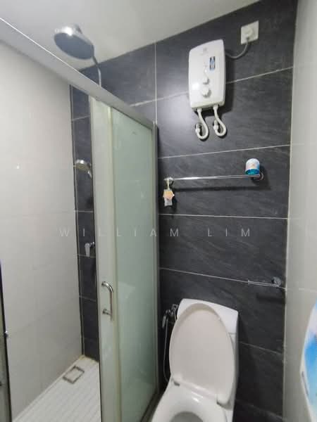 Bay Point @ Country Garden Danga Bay untuk Untuk Disewa - RM 2,300 /bulan, Mac 2026 - Bathroom - PropertyGuru.com.my