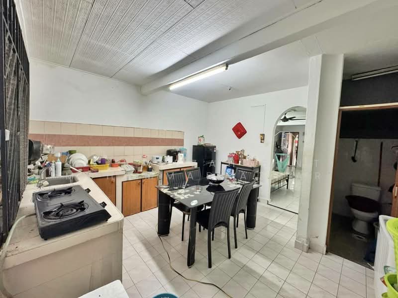 Taman Johor Jaya untuk Untuk Dijual - RM 350,000, Feb 2026 - Kitchen - PropertyGuru.com.my