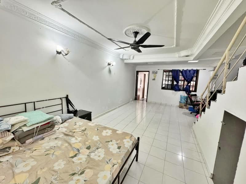 Taman Johor Jaya untuk Untuk Dijual - RM 350,000, Feb 2026 - Bedroom - PropertyGuru.com.my