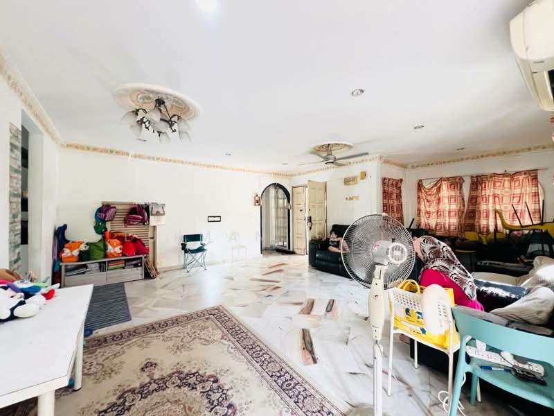 2-storey Terraced House for Sale in Seksyen 27 (Shah Alam) - Lukman Hakim - Living Room - PropertyGuru.com.my