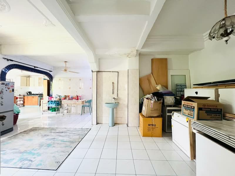 2-storey Terraced House for Sale in Seksyen 27 (Shah Alam) - Lukman Hakim - Kitchen - PropertyGuru.com.my