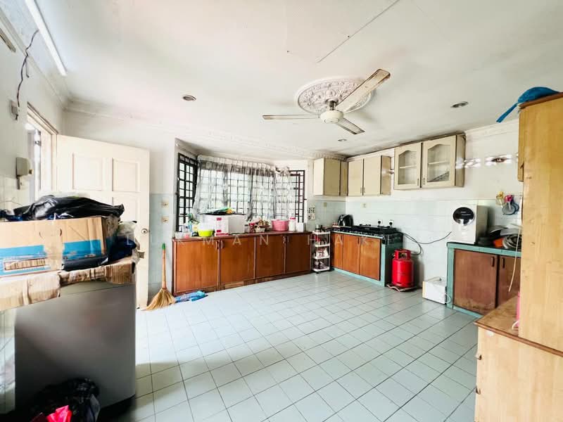 2-storey Terraced House for Sale in Seksyen 27 (Shah Alam) - Lukman Hakim - Kitchen - PropertyGuru.com.my