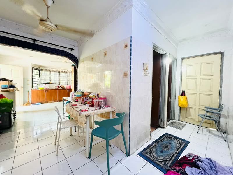 2-storey Terraced House for Sale in Seksyen 27 (Shah Alam) - Lukman Hakim - Kitchen - PropertyGuru.com.my