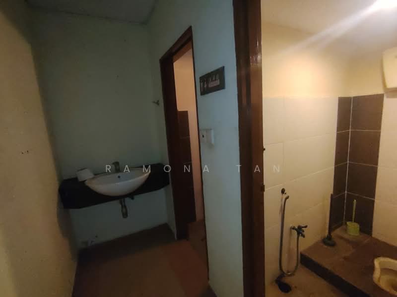 Shop for Rent in Taman Melaka Raya (Melaka City) - Ramona Tan - Bathroom - PropertyGuru.com.my