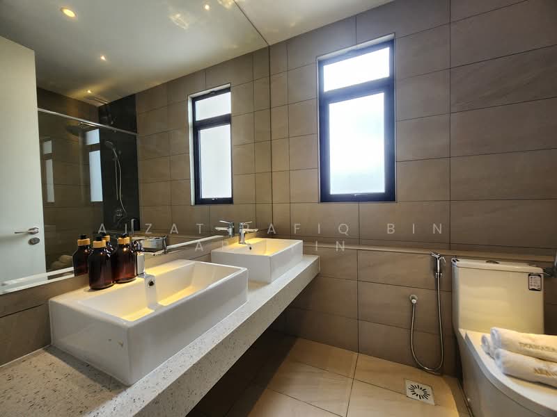 Bungalow for Sale in Kajang (Selangor) - Aizat Rafiq Bin Ariffin - Bathroom - PropertyGuru.com.my