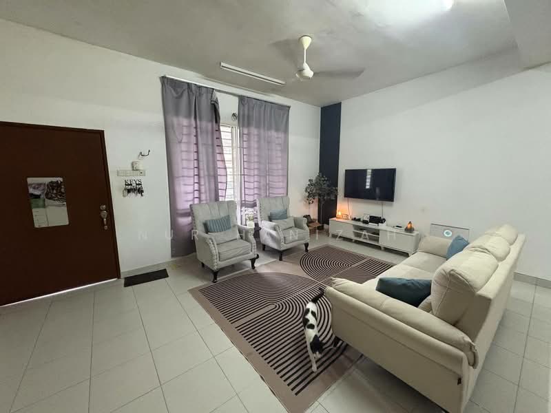 2-storey Terraced House for Sale in Bandar Puncak Alam (Puncak Alam) - Nur Hanizah - Living Room - PropertyGuru.com.my