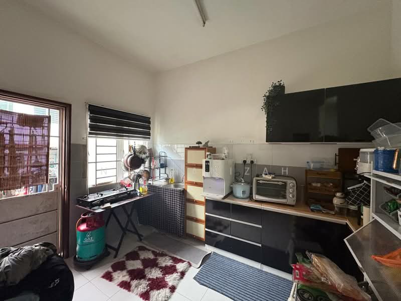 2-storey Terraced House for Sale in Bandar Puncak Alam (Puncak Alam) - Nur Hanizah - Kitchen - PropertyGuru.com.my