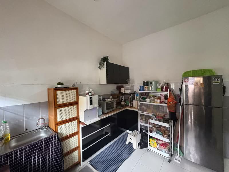 2-storey Terraced House for Sale in Bandar Puncak Alam (Puncak Alam) - Nur Hanizah - Kitchen - PropertyGuru.com.my