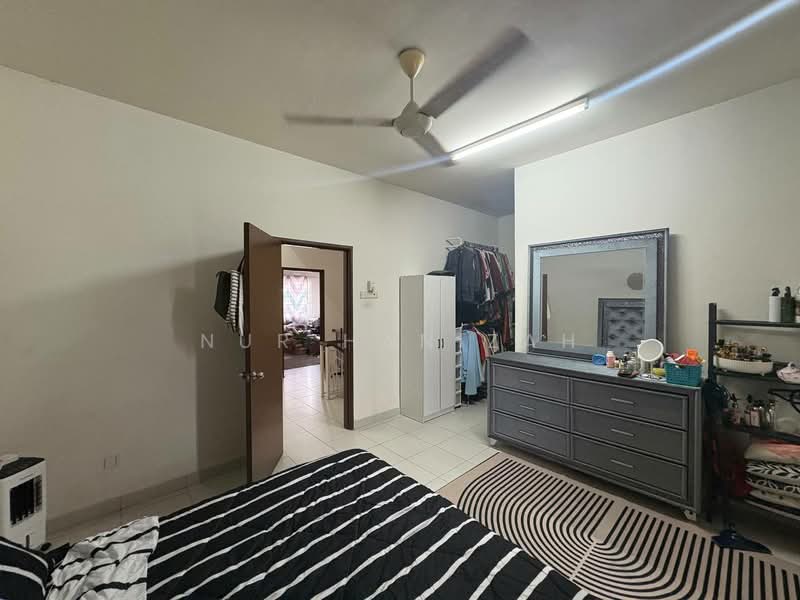 2-storey Terraced House for Sale in Bandar Puncak Alam (Puncak Alam) - Nur Hanizah - Bedroom - PropertyGuru.com.my