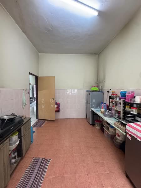 Seksyen 23 untuk Untuk Dijual - RM 530,000, Mac 2026 - Kitchen - PropertyGuru.com.my