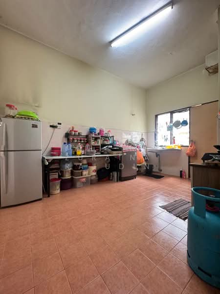 Seksyen 23 untuk Untuk Dijual - RM 530,000, Mac 2026 - Kitchen - PropertyGuru.com.my