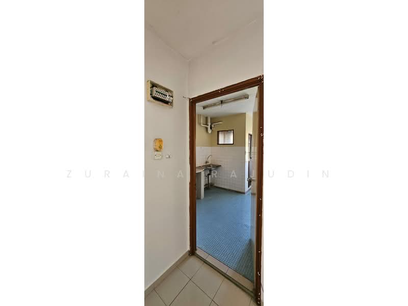 Flat PKNS Seksyen 8 untuk Untuk Disewa - RM 1,000 /bulan, Feb 2026 - Kitchen - PropertyGuru.com.my