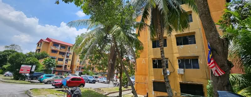 Flat PKNS Seksyen 8 untuk Untuk Disewa - RM 1,000 /bulan, Feb 2026 - Exterior - PropertyGuru.com.my