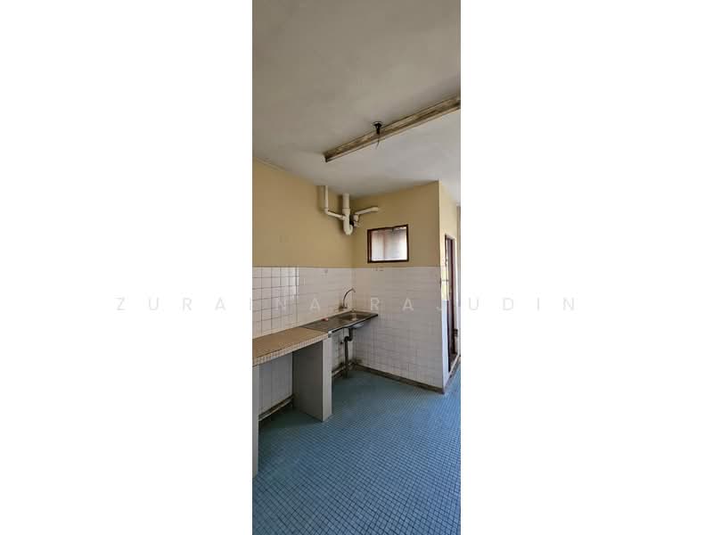 Flat PKNS Seksyen 8 untuk Untuk Disewa - RM 1,000 /bulan, Feb 2026 - Kitchen - PropertyGuru.com.my