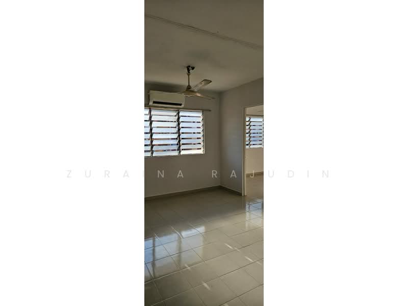 Flat PKNS Seksyen 8 untuk Untuk Disewa - RM 1,000 /bulan, Feb 2026 - Interior - PropertyGuru.com.my