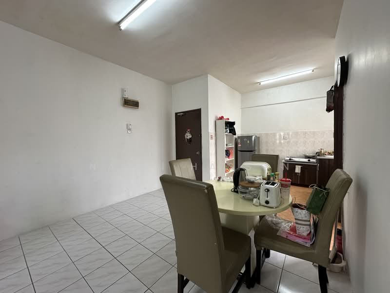 Apartment for Sale at Pangsapuri Flora III - Nazri Hassan - Kitchen - PropertyGuru.com.my