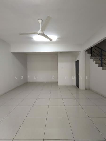2-storey Terraced House for Sale in Taman Coral Heights (Sikamat) - Azrul Othman - Living Room - PropertyGuru.com.my