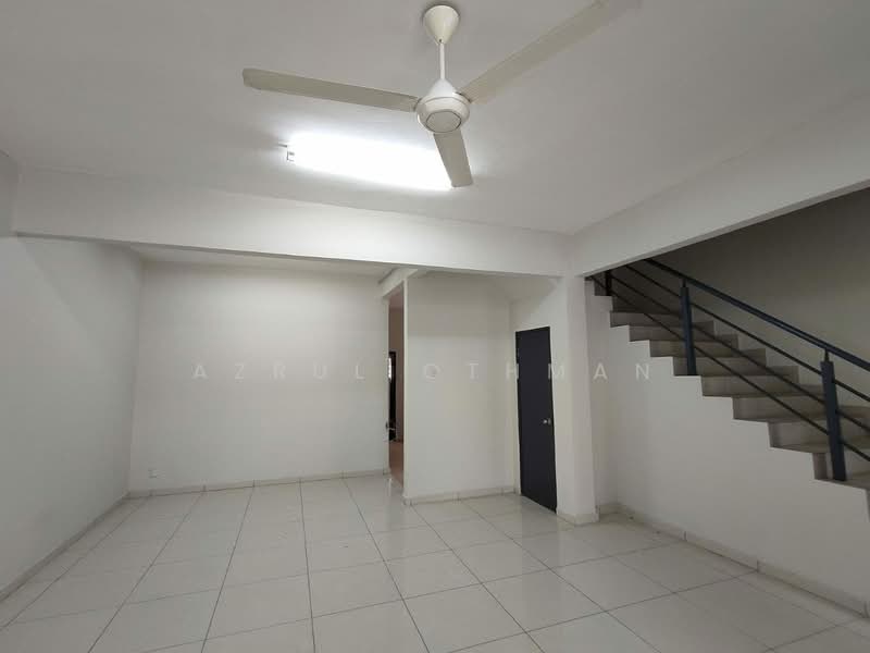 2-storey Terraced House for Sale in Taman Coral Heights (Sikamat) - Azrul Othman - Living Room - PropertyGuru.com.my