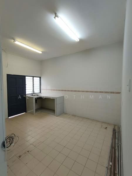 2-storey Terraced House for Sale in Taman Coral Heights (Sikamat) - Azrul Othman - Kitchen - PropertyGuru.com.my