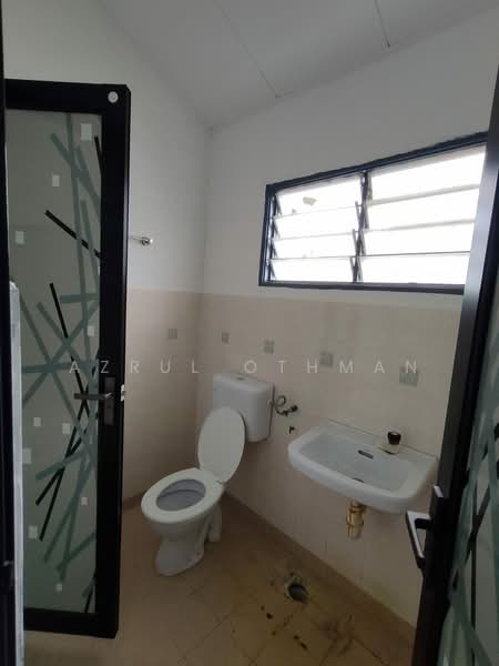 2-storey Terraced House for Sale in Taman Coral Heights (Sikamat) - Azrul Othman - Bathroom - PropertyGuru.com.my