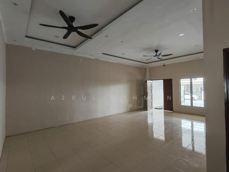 Rumah Teres 2 Tingkat untuk Dijual di Taman Gadong Indah (Labu) - Azrul Othman - Living Room - PropertyGuru.com.my