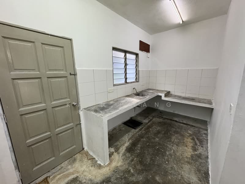 2 Storey Terrace at Lorong Kapar Setia 38 untuk Untuk Dijual - RM 450,000, Mac 2026 - Kitchen - PropertyGuru.com.my