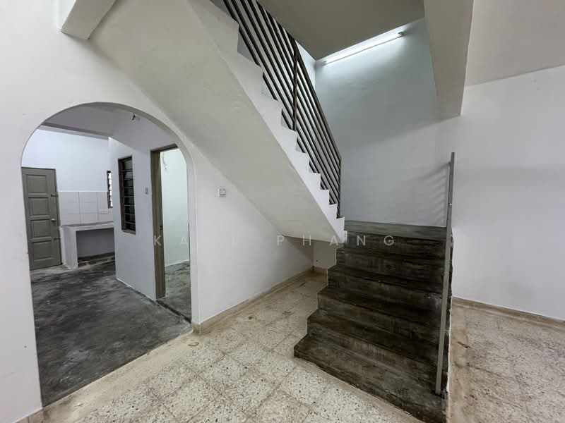 2 Storey Terrace at Lorong Kapar Setia 38 untuk Untuk Dijual - RM 450,000, Mac 2026 - Staircase - PropertyGuru.com.my