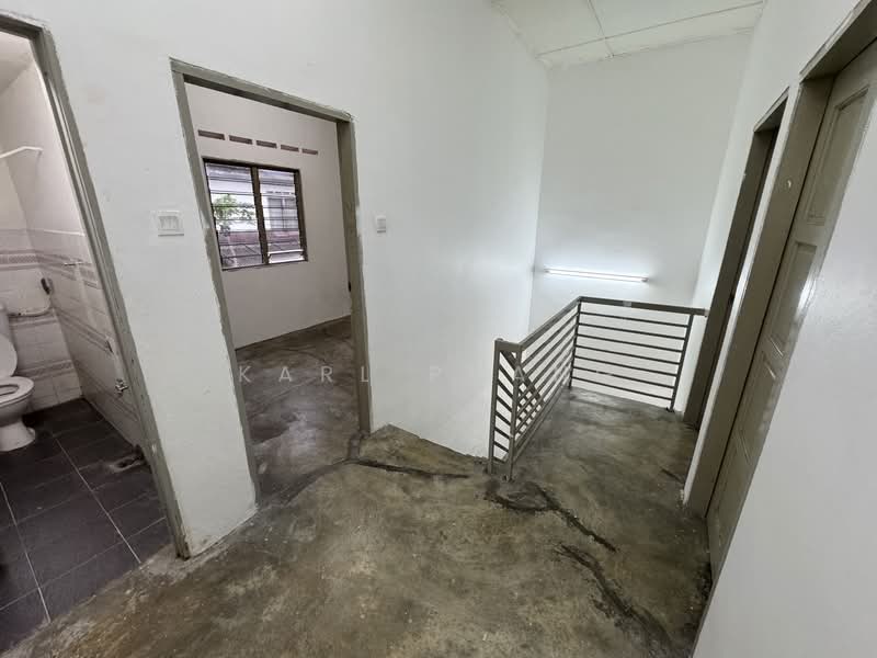 2 Storey Terrace at Lorong Kapar Setia 38 untuk Untuk Dijual - RM 450,000, Mac 2026 - Upstairs Hall - PropertyGuru.com.my