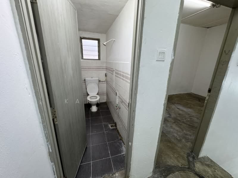 2 Storey Terrace at Lorong Kapar Setia 38 untuk Untuk Dijual - RM 450,000, Mac 2026 - Bathroom 2 - PropertyGuru.com.my
