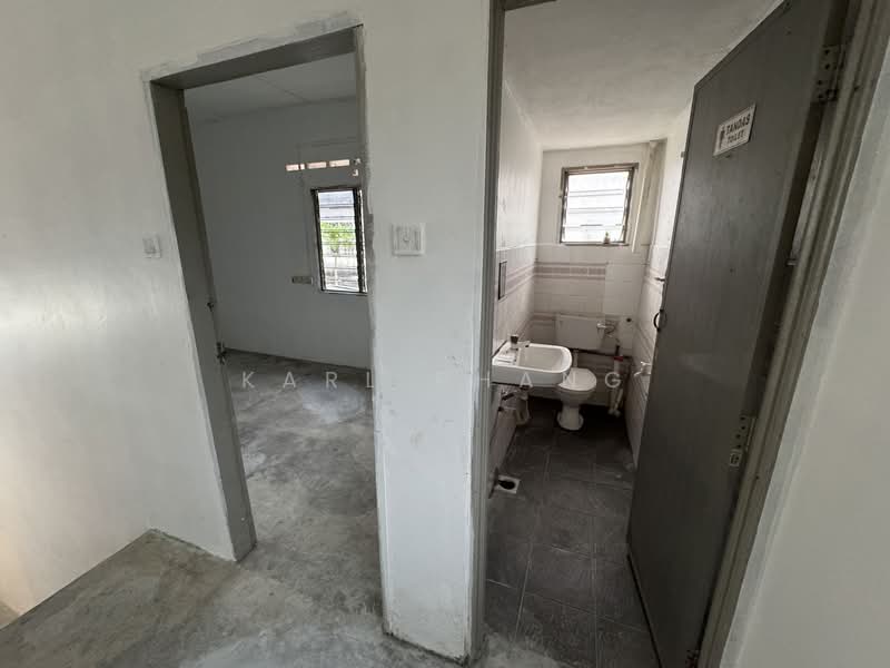 2 Storey Corner Terrace at Lorong Kapar Setia untuk Untuk Dijual - RM 750,000, Mac 2026 - bathroom 2 - PropertyGuru.com.my