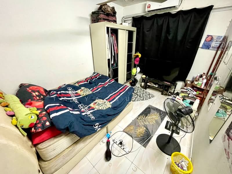 Flat for Sale at Desa Mentari PJS 2 - Tasya Ruslan - Bedroom - PropertyGuru.com.my