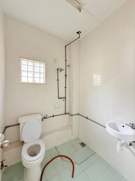 2-storey Terraced House for Sale in Presint 9 (Putrajaya) - Azizol . - Bathroom - PropertyGuru.com.my