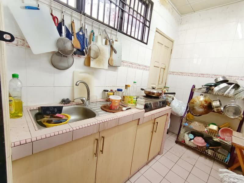 2-storey Terraced House for Sale in Bandar Utama (Selangor) - Syamsul Ilham - Kitchen - PropertyGuru.com.my