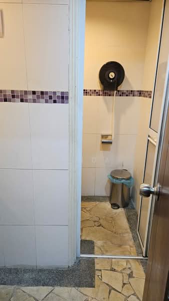 Shop / Office for Sale in KL City Centre (Kuala Lumpur) - Belinda . - Bathroom - PropertyGuru.com.my