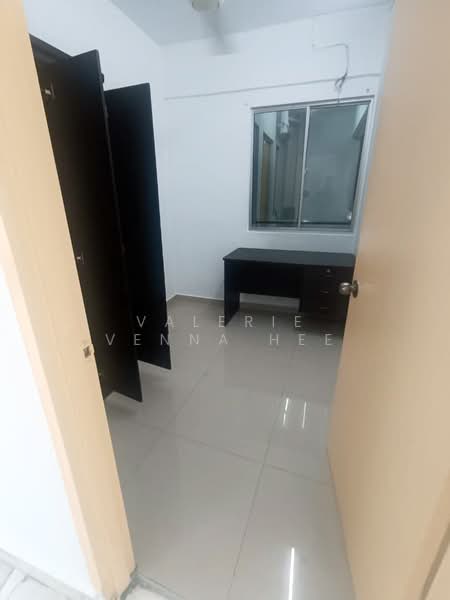 Apartment for Sale at Vista Lavender - Valerie Venna Hee - Room 3 - PropertyGuru.com.my