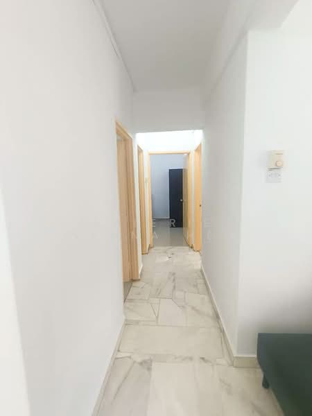 Apartment for Sale at Vista Lavender - Valerie Venna Hee - Corridor - PropertyGuru.com.my