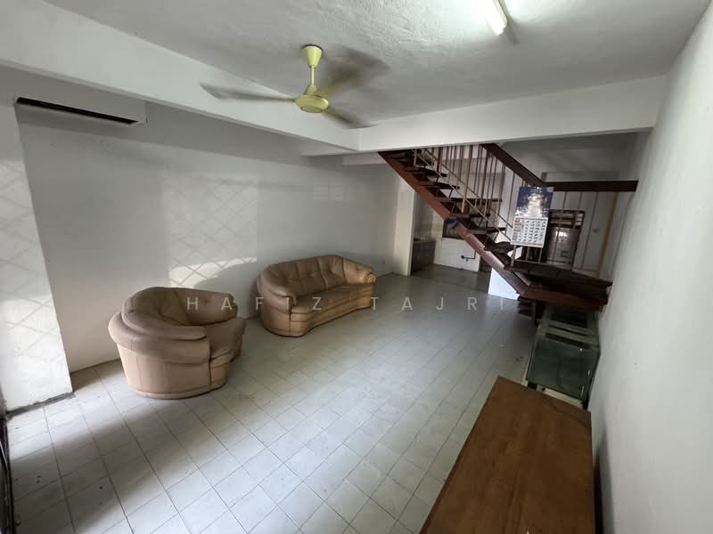 2-storey Terraced House for Sale in Taman Sri Gombak (Gombak) - Hafiz Tajri - Living Room - PropertyGuru.com.my