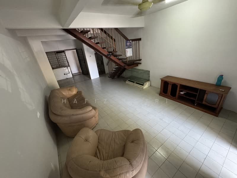 2-storey Terraced House for Sale in Taman Sri Gombak (Gombak) - Hafiz Tajri - Living Room - PropertyGuru.com.my