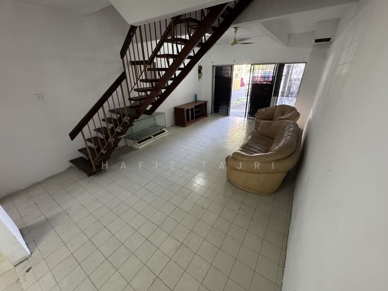2-storey Terraced House for Sale in Taman Sri Gombak (Gombak) - Hafiz Tajri - Living Room - PropertyGuru.com.my