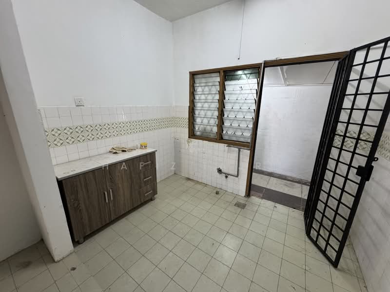 2-storey Terraced House for Sale in Taman Sri Gombak (Gombak) - Hafiz Tajri - Kitchen - PropertyGuru.com.my