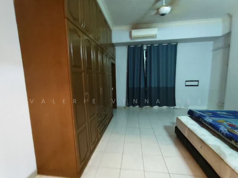 Condominium for Sale at Impian Heights - Valerie Venna Hee - Master Bedroom - PropertyGuru.com.my
