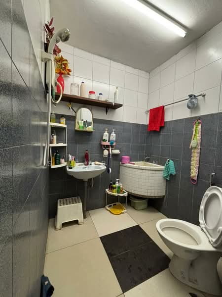 1-storey Terraced House for Sale in Taman Abad (Johor Bahru) - SASER TAN. - Bathroom - PropertyGuru.com.my